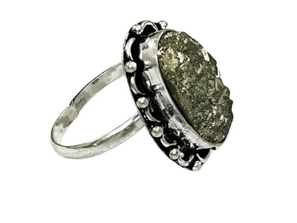 Tortoise Ring benefits meru ring benefits kachhua anguthi ke fayde | इस  अंगूठी को पहनने से बरसती है मां लक्ष्मी की कृपा, कभी नहीं रहती पैसों की  किल्लत | Hindi News, धर्म